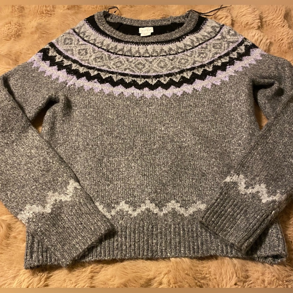 Woman’s Aspen pull over sweater xs